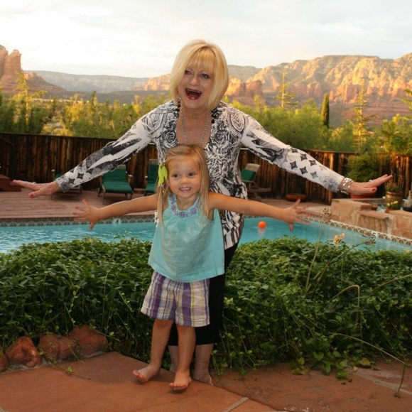 Meet your Jewel&Clothing Posher, Diana - Picture 8 of 8